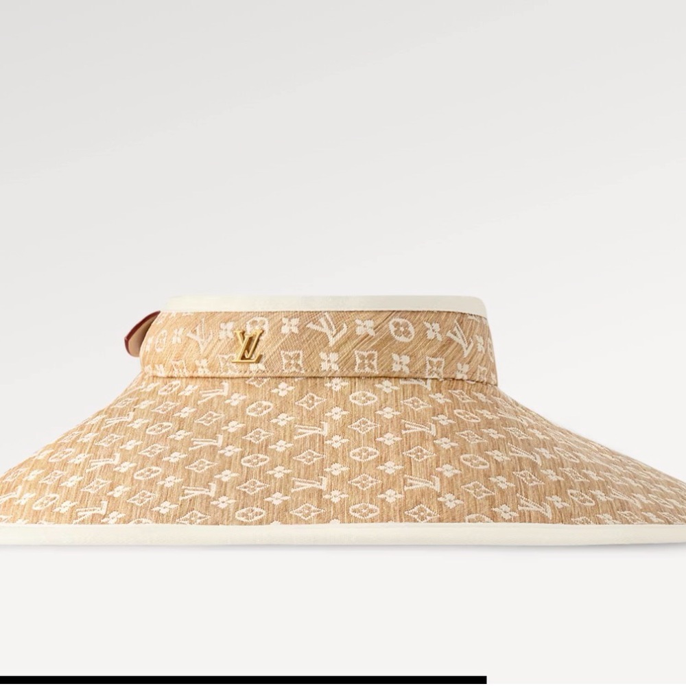 Brand New - Impossible to buy in the U.S. Louis Vuitton Visiere LVizor
